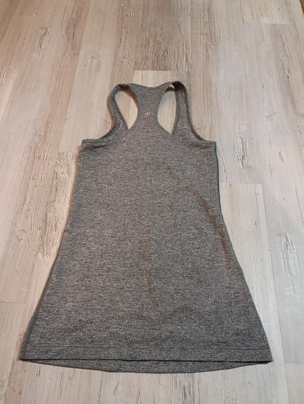 Lululemon - Picture 3 of 5